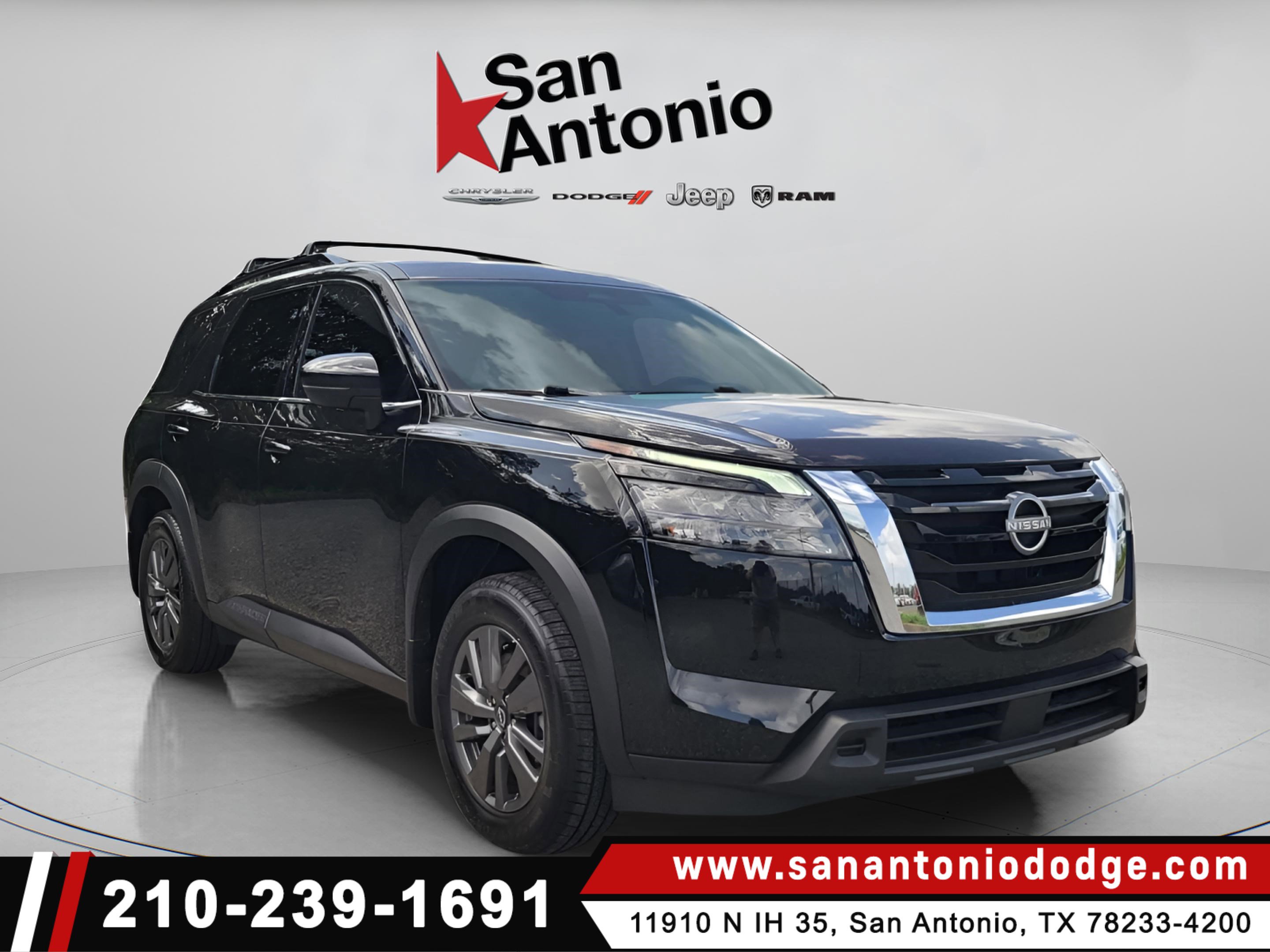 Used 2024 Nissan Pathfinder SV