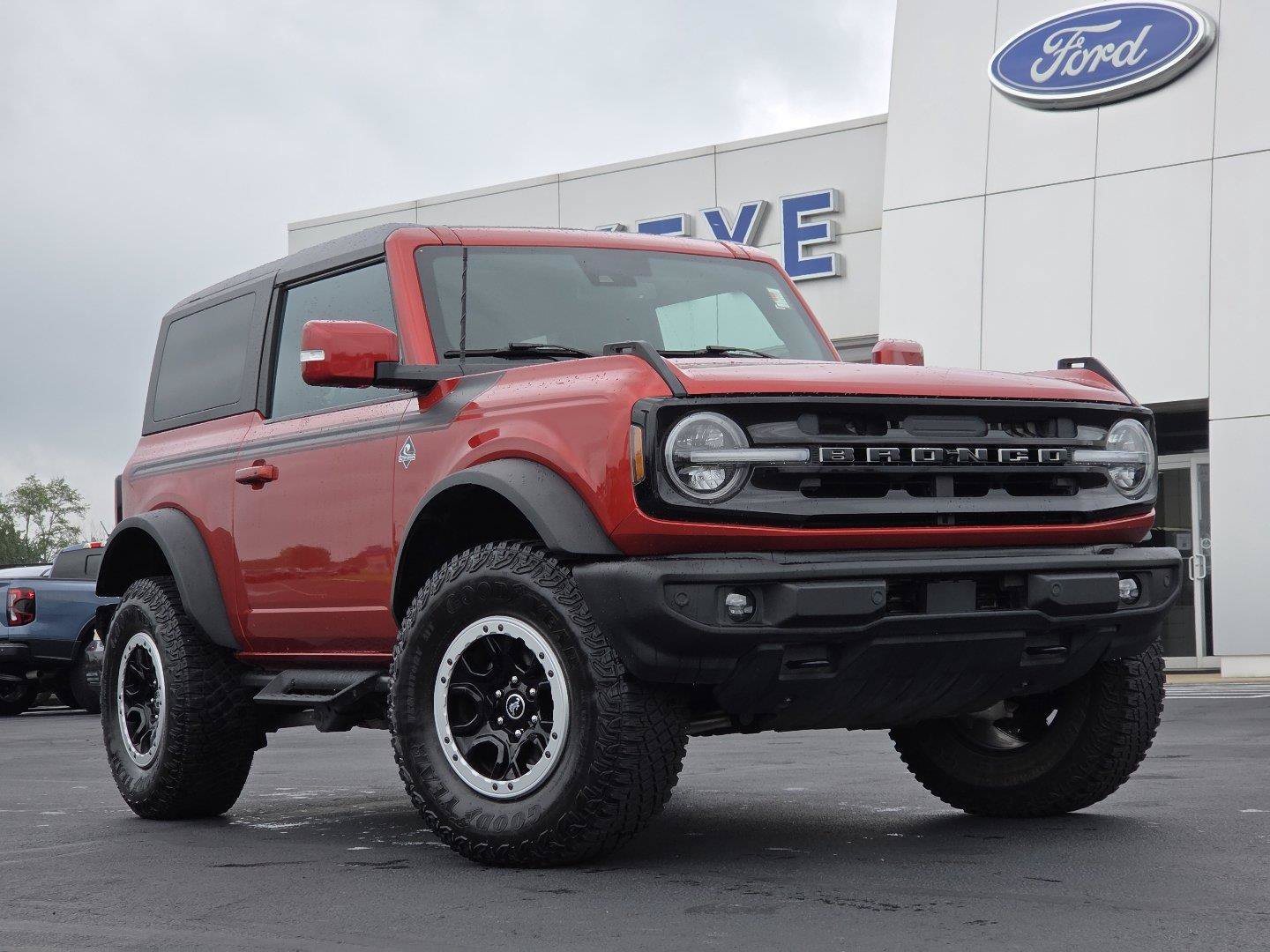 Used 2023 Ford Bronco Outer Banks w/ Sasquatch Package AWD/4WD image 2