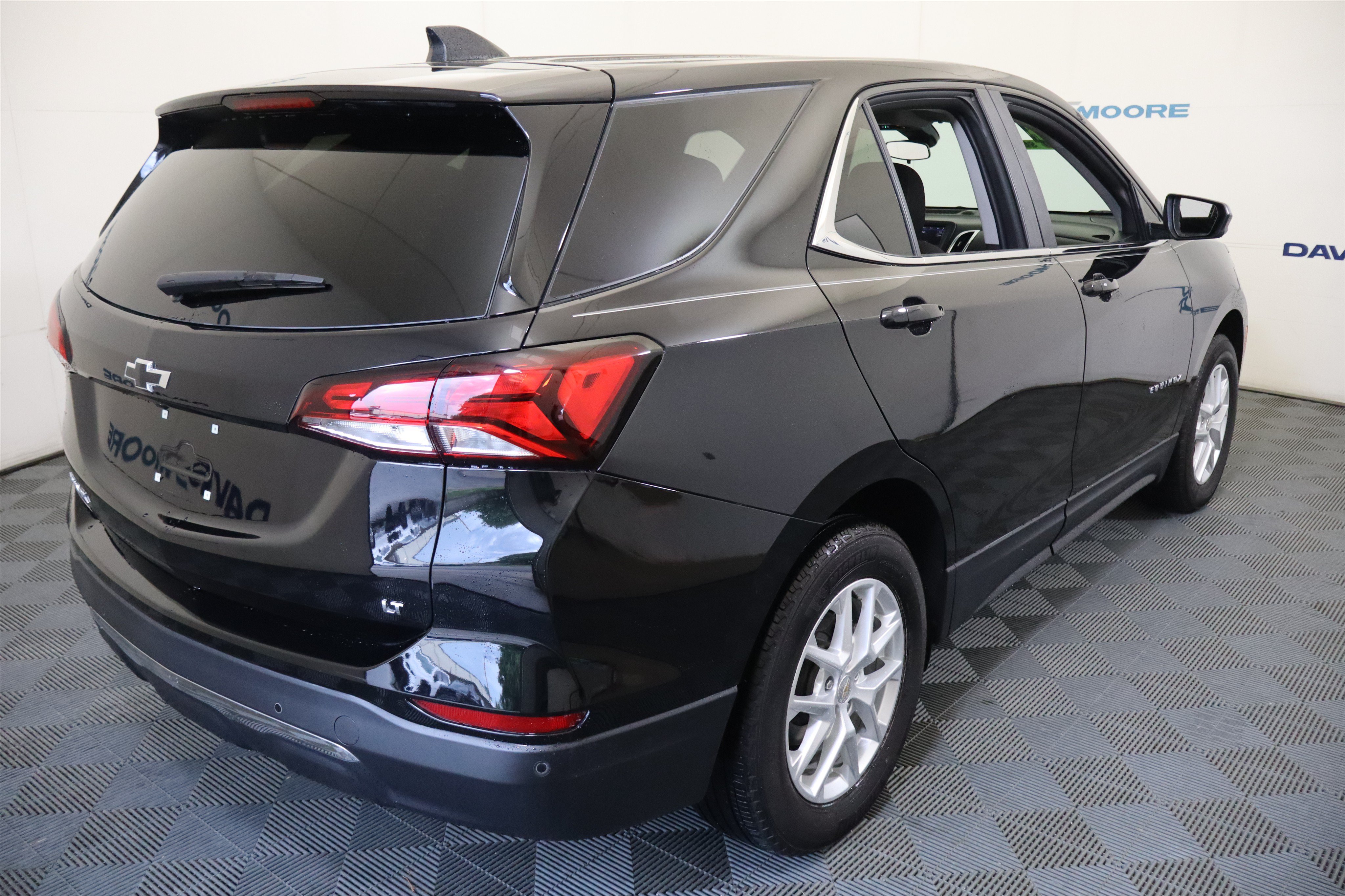 Used 2024 Chevrolet Equinox LT w/ LPO, Floor Liner Package FWD image 7
