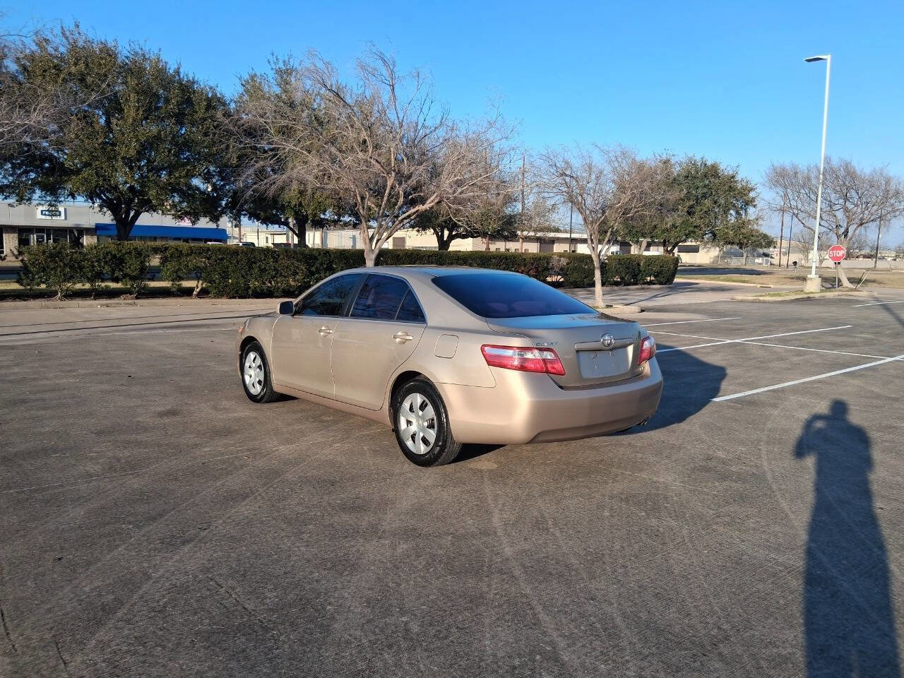 Used 2009 Toyota Camry LE FWD image 4