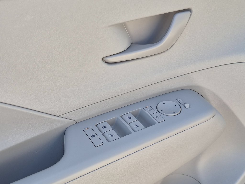 Used 2025 Hyundai Kona SEL FWD image 13