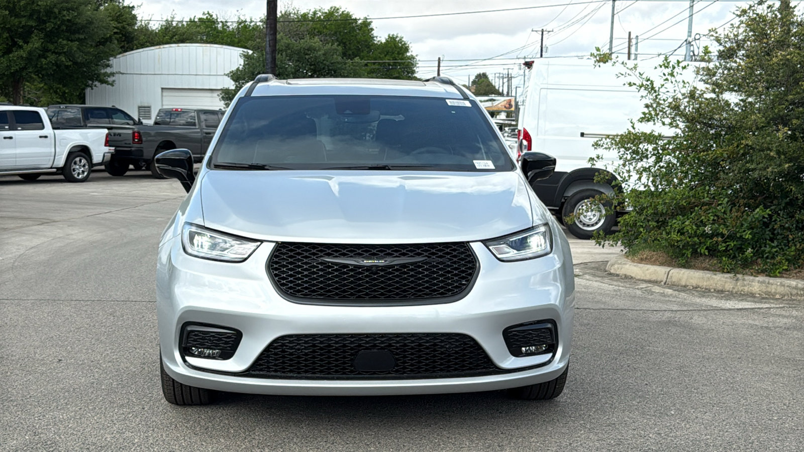 New 2026 Chrysler Pacifica Select FWD image 2