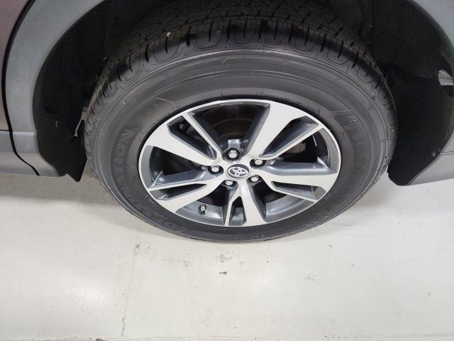 Used 2017 Toyota RAV4 XLE image 39