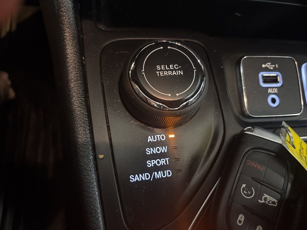 Used 2022 Jeep Cherokee Latitude Lux AWD/4WD image 12