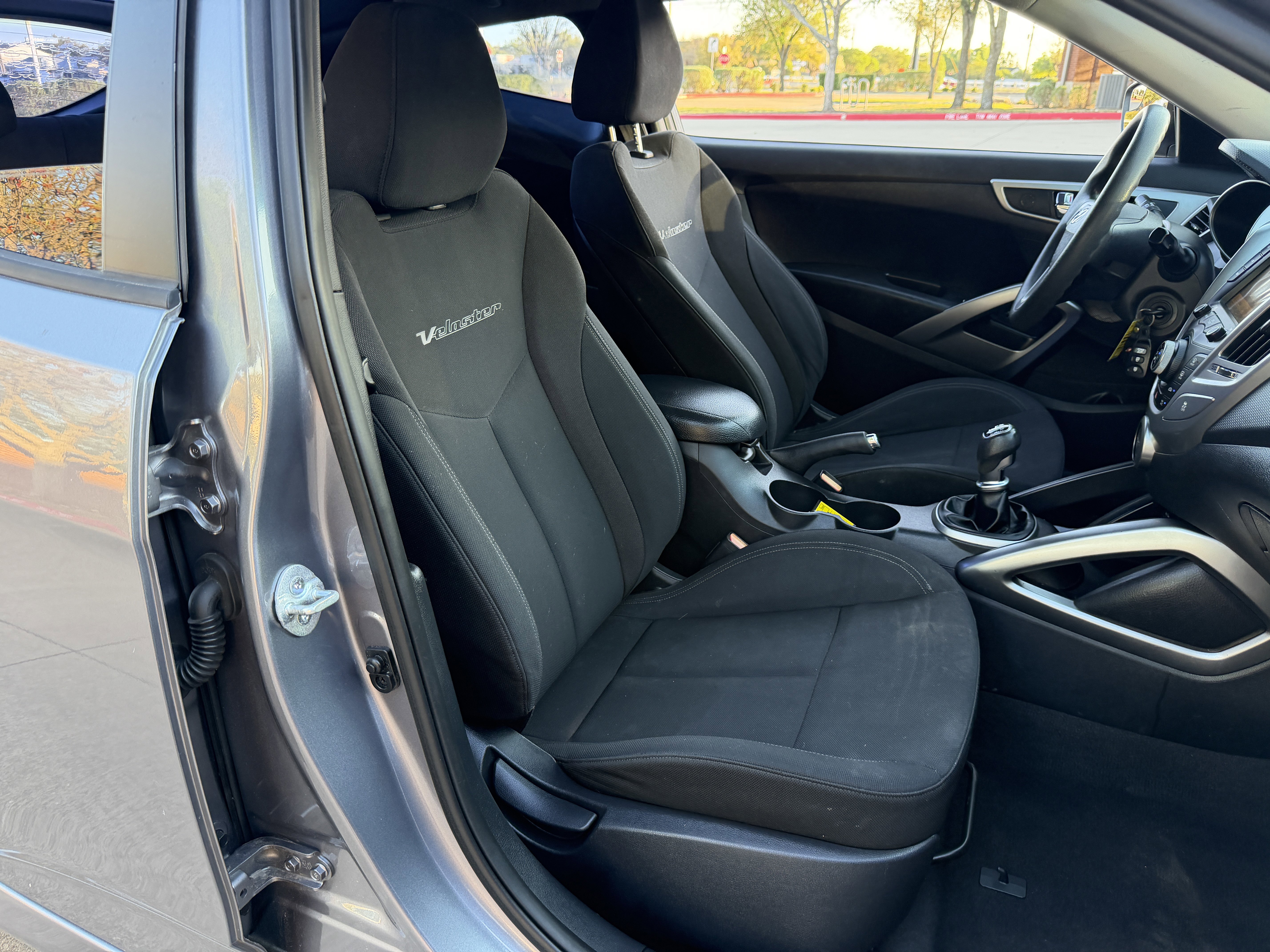 Used 2016 Hyundai Veloster 3dr Cpe Man image 10