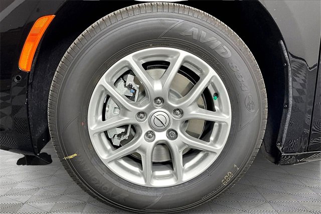 New 2026 Chrysler Pacifica Select image 12