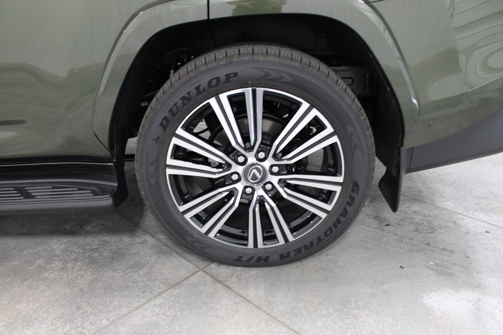 Used 2025 Lexus LX 700h Luxury image 43