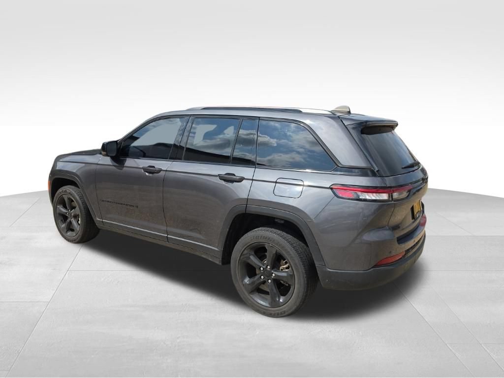 Used 2023 Jeep Grand Cherokee Altitude AWD/4WD image 10