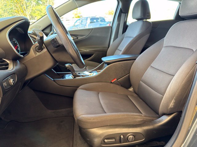 Used 2019 Chevrolet Malibu RS FWD image 3