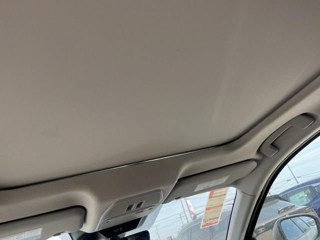 New 2025 Nissan Kicks SR w/ SR Premium Package FWD image 12