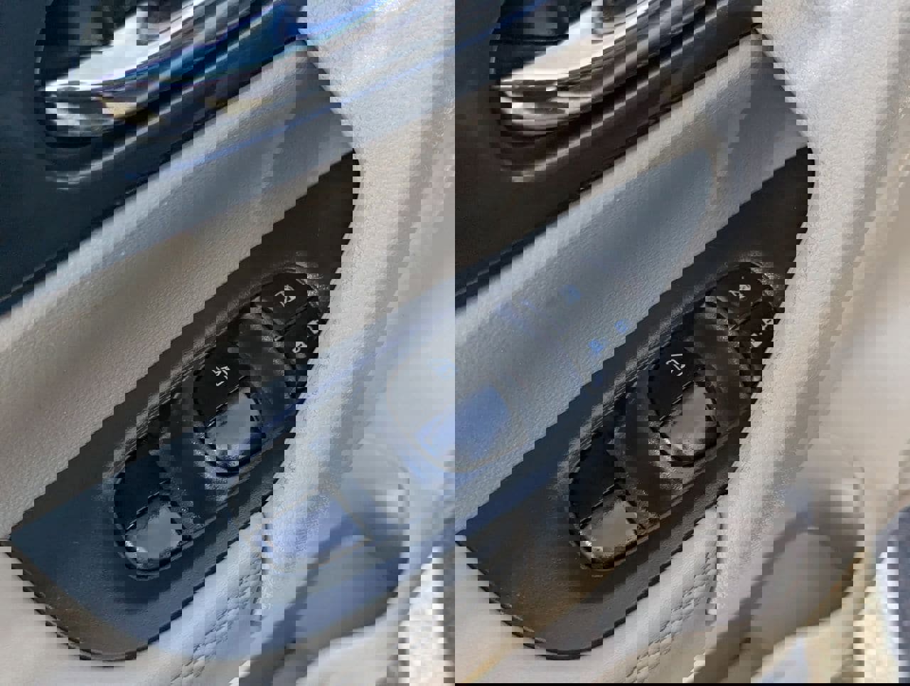 Used 2017 Nissan Rogue SV image 25