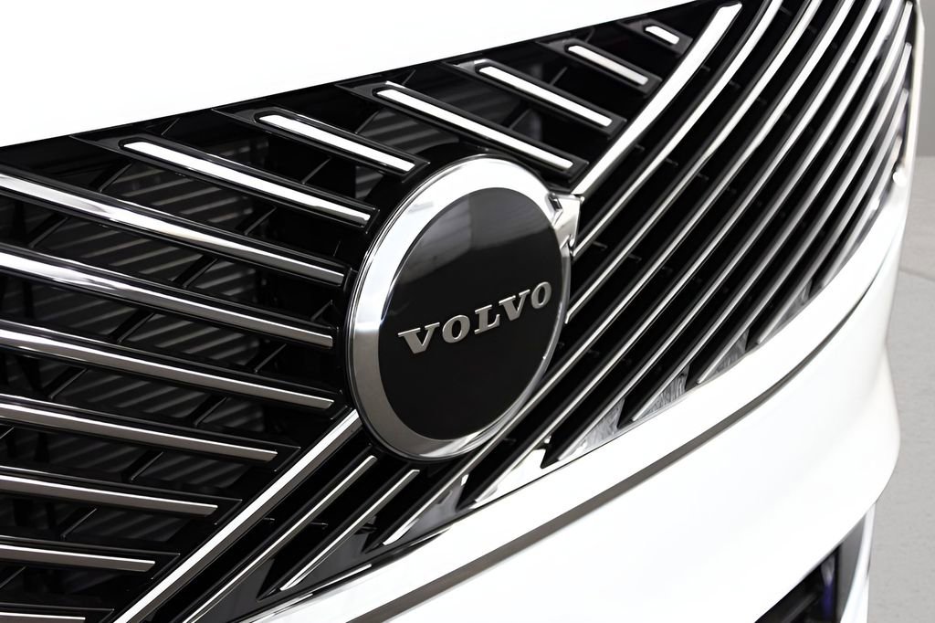 New 2025 Volvo XC90 T8 Core w/ Protection Package image 9