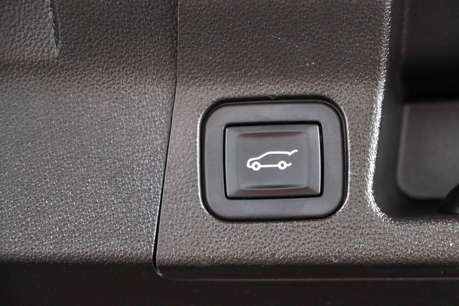Used 2019 GMC Acadia Denali w/ Technology Package AWD/4WD image 33