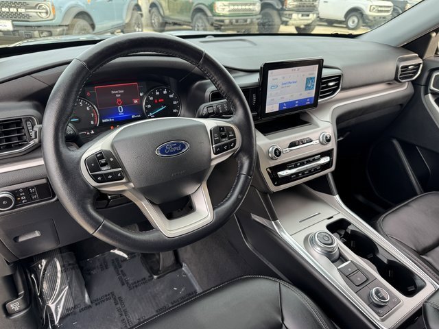 Used 2023 Ford Explorer XLT w/ Equipment Group 202A image 3