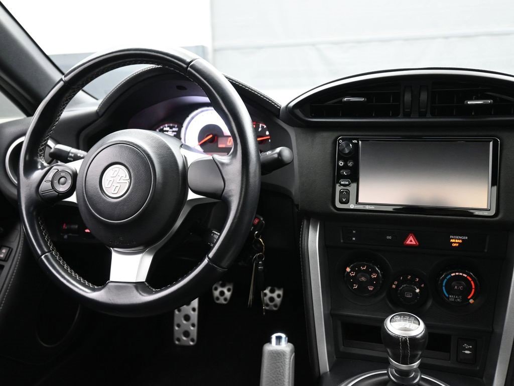 Used 2017 Toyota 86 image 11
