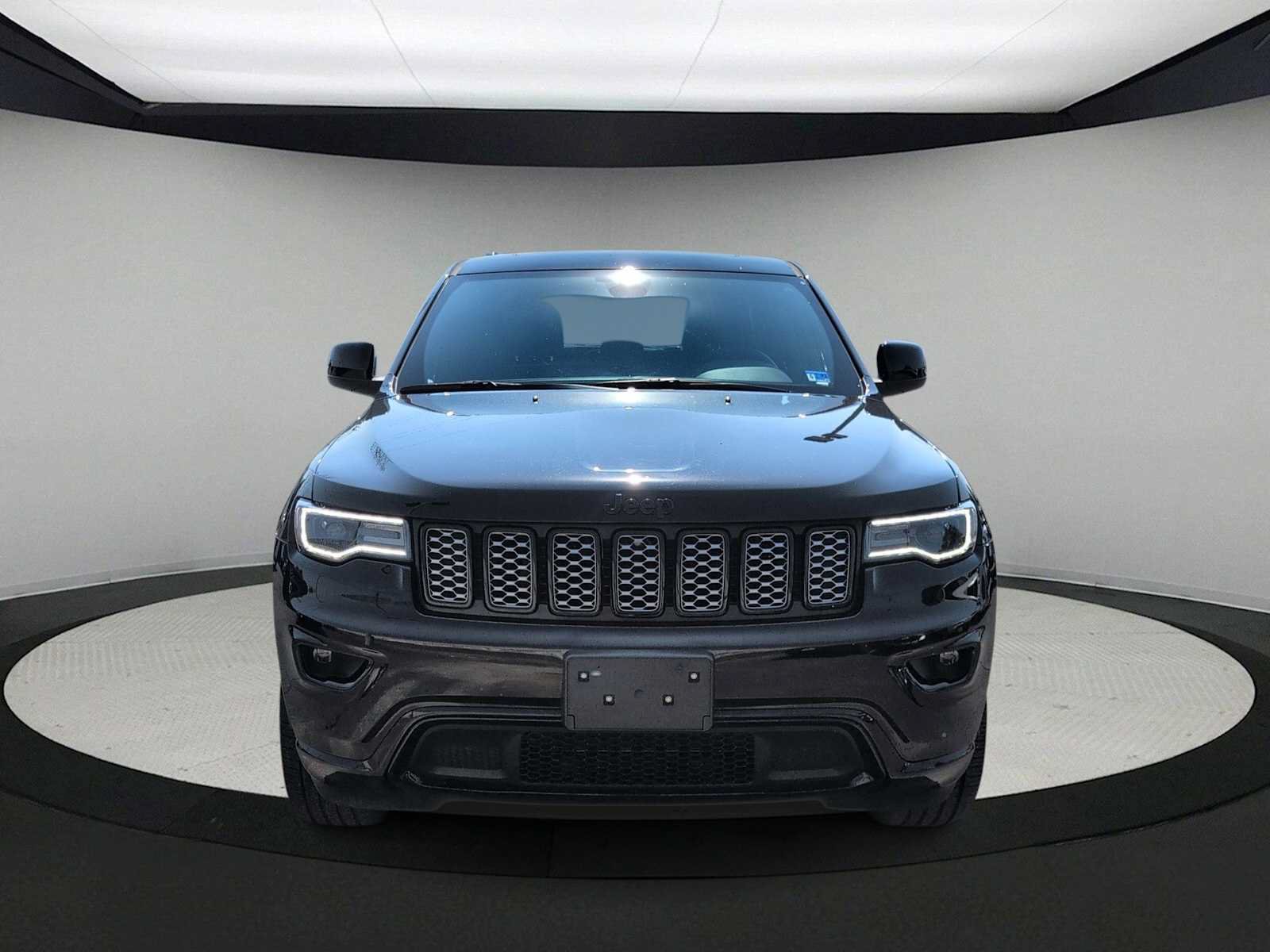 Used 2022 Jeep Grand Cherokee Laredo X AWD/4WD image 3