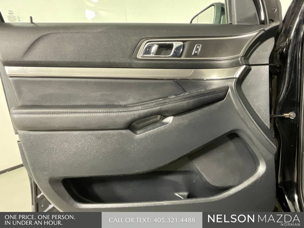 Used 2018 Ford Explorer XLT w/ Equipment Group 202A FWD image 16