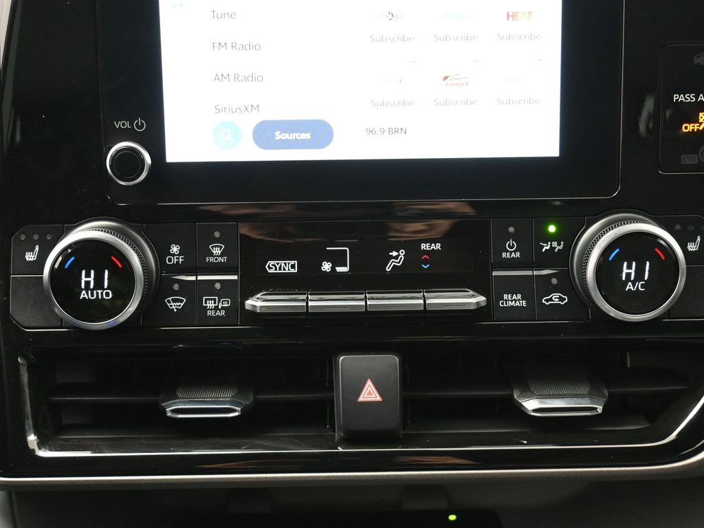 Used 2023 Toyota Highlander XLE image 22