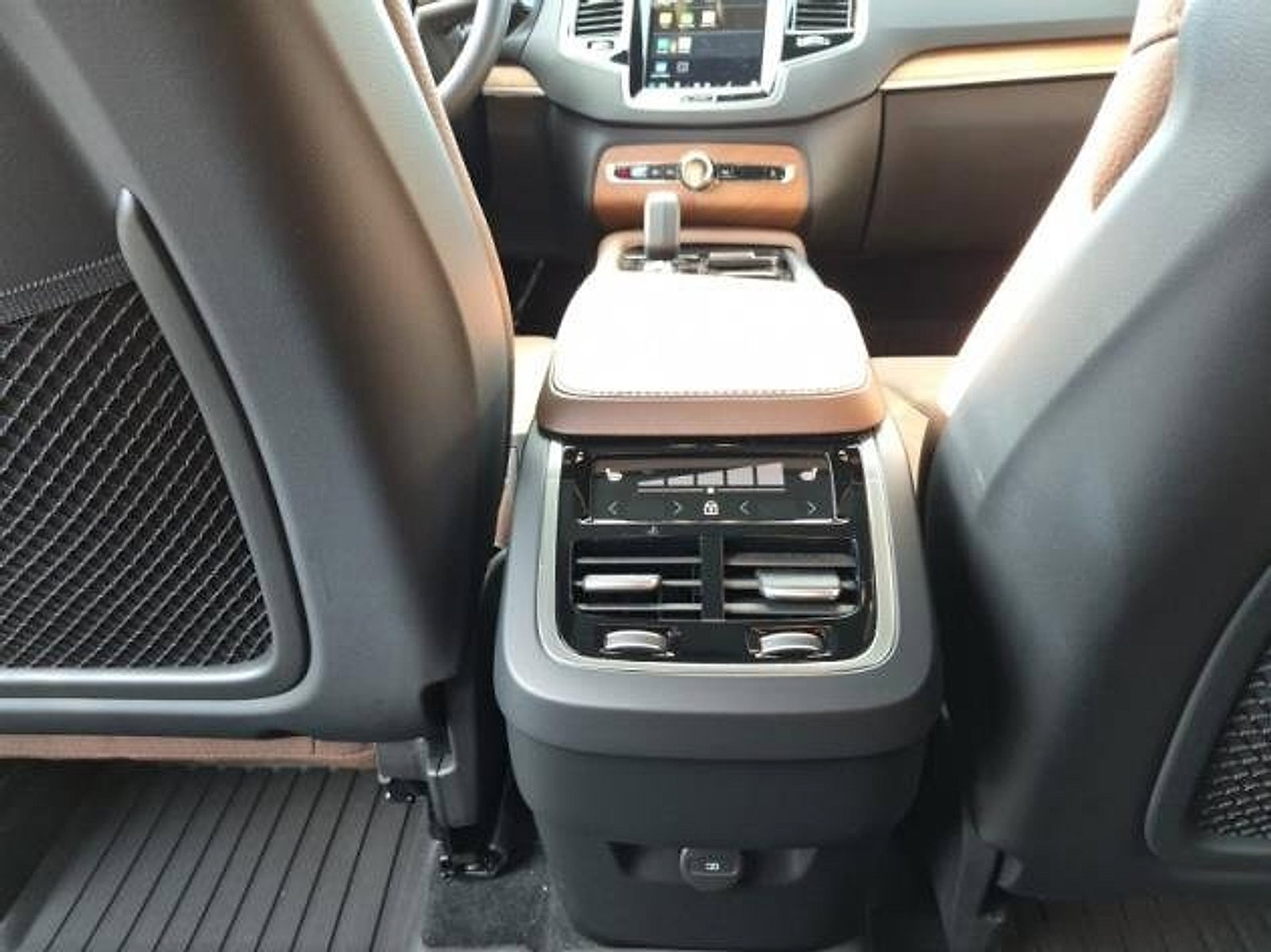 Certified 2023 Volvo XC90 B6 Plus w/ Protection Package Premier image 17