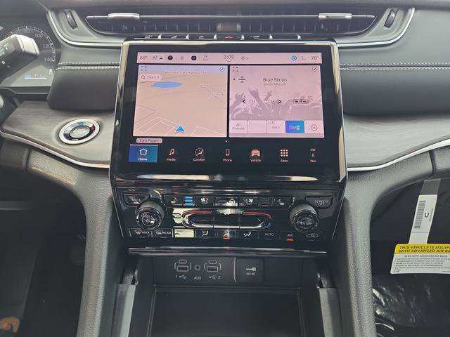 New 2025 Jeep Grand Cherokee Limited w/ Luxury Tech Group II image 9