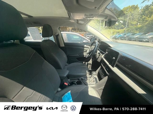 Certified 2025 Volkswagen Taos SE AWD/4WD image 14