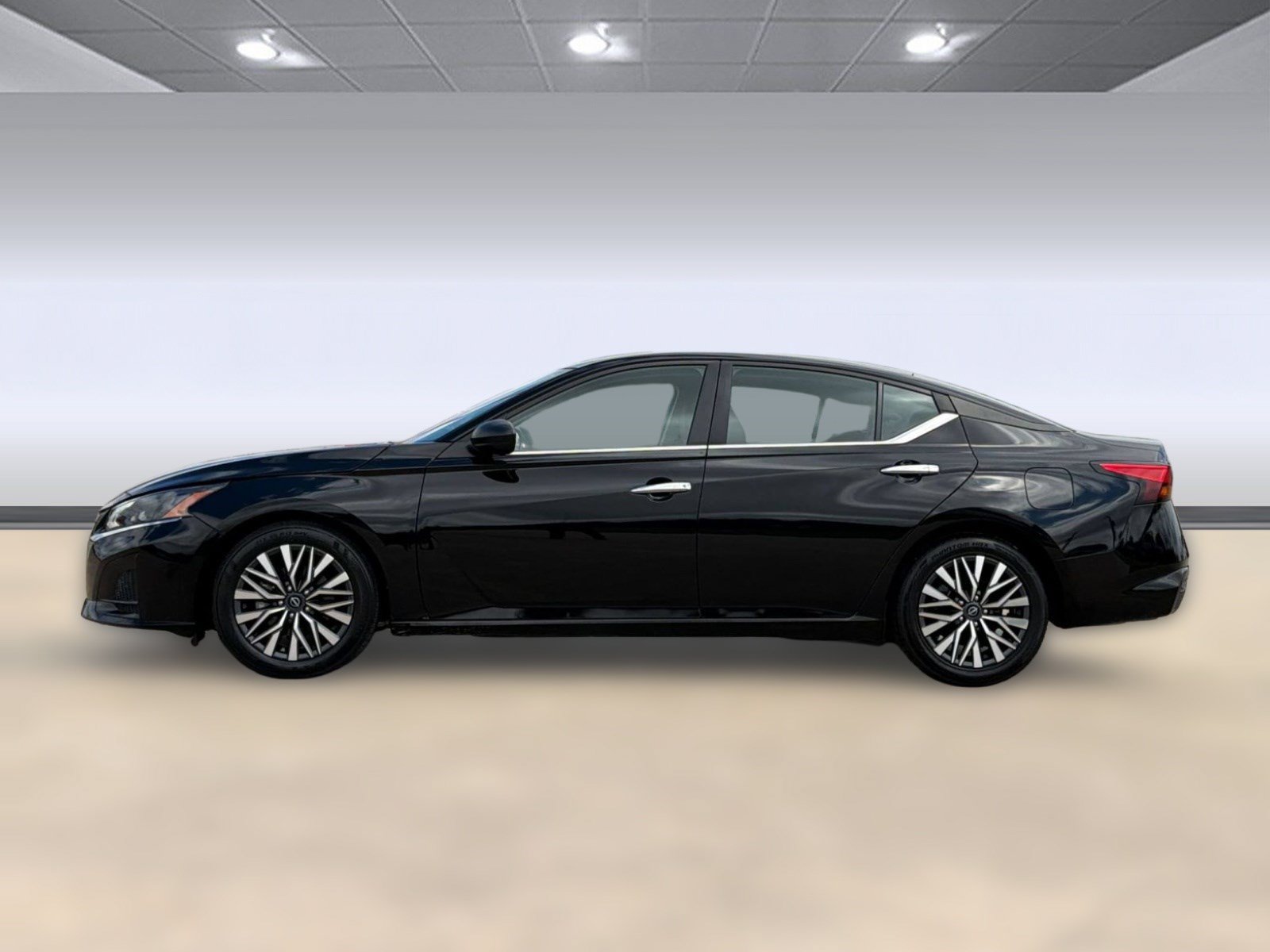 Used 2024 Nissan Altima 2.5 SV FWD image 2