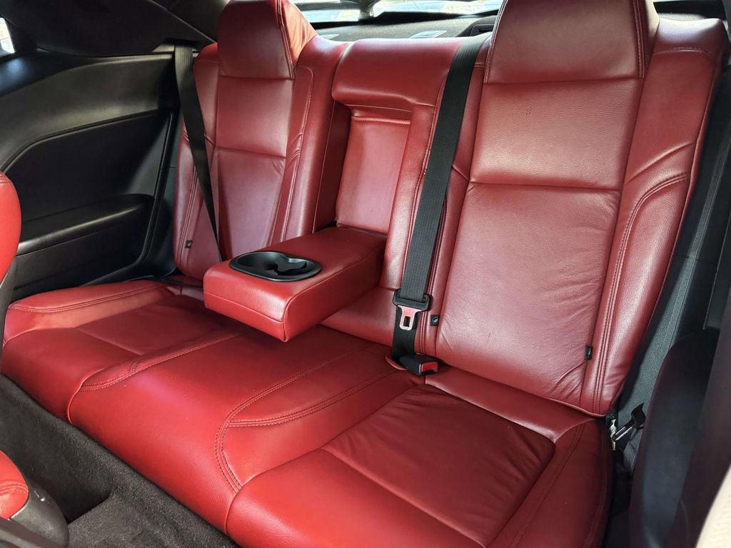 Used 2018 Dodge Challenger R/T RWD image 9