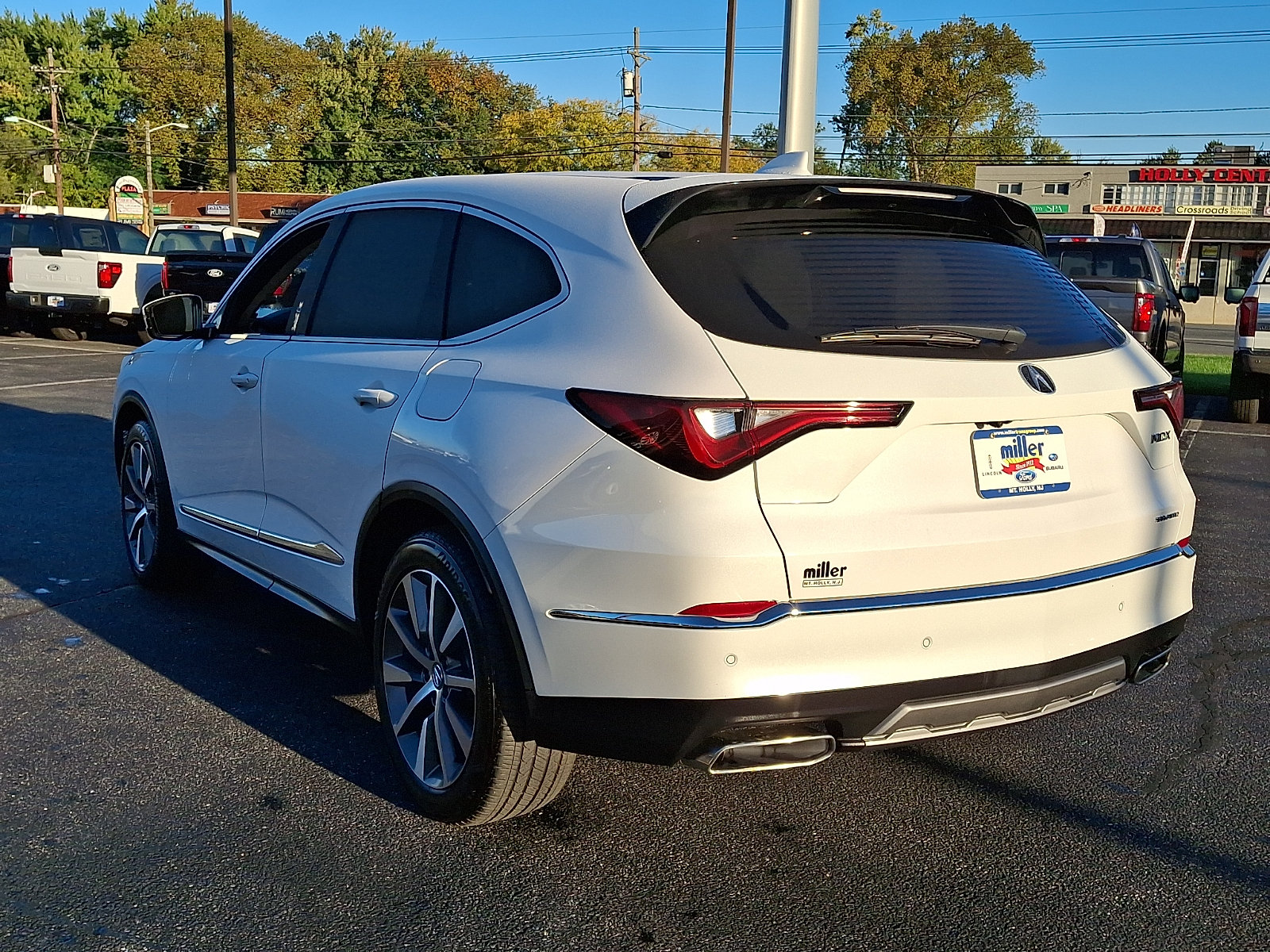 Used 2025 Acura MDX w/ Technology Package AWD/4WD image 4