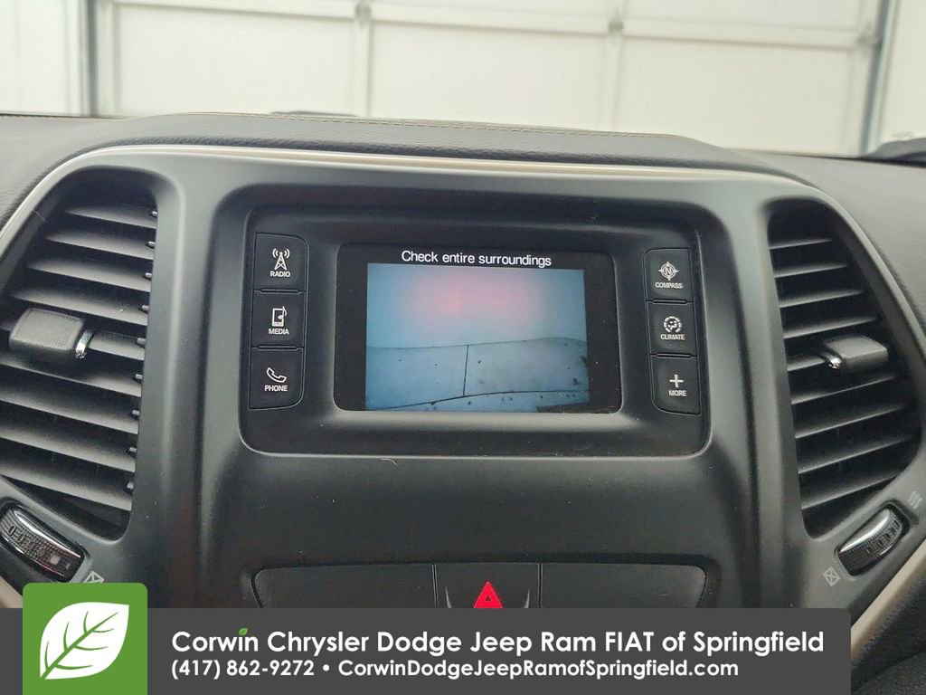 Used 2018 Jeep Cherokee Latitude w/ Cold Weather Group image 25