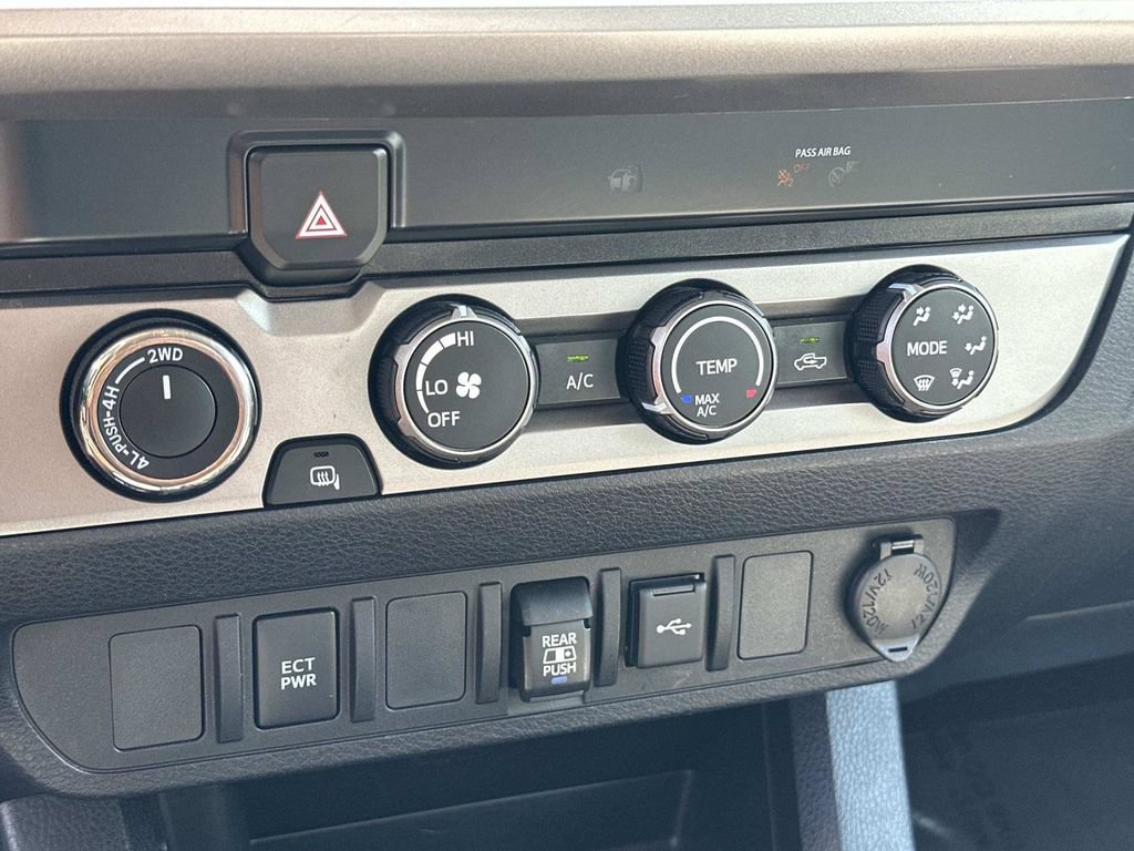 Used 2020 Toyota Tacoma SR5 AWD/4WD image 14