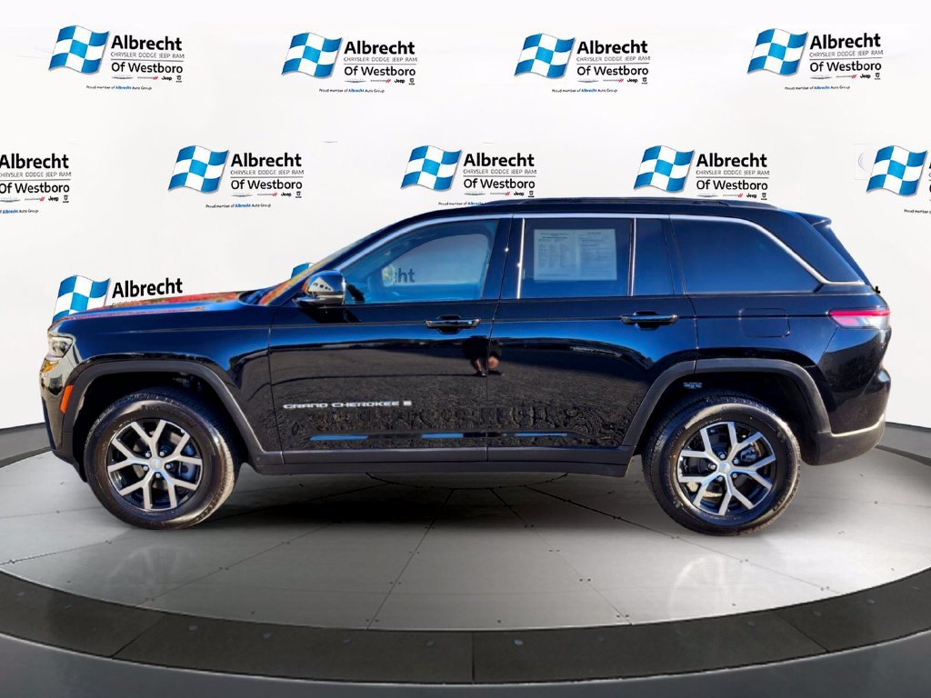 Used 2026 Jeep Grand Cherokee Limited AWD/4WD image 2
