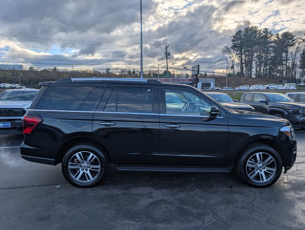 Used 2024 Ford Expedition Limited AWD/4WD image 9