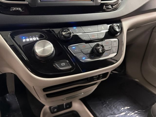 Used 2019 Chrysler Pacifica Touring Plus FWD image 20