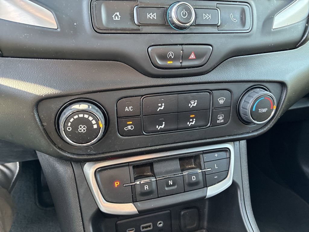 Used 2022 GMC Terrain SLE image 17