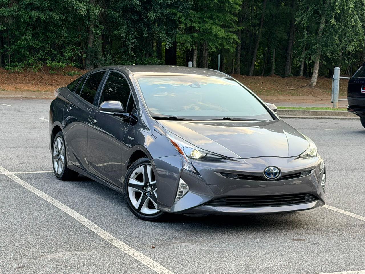 Used 2018 Toyota Prius Three Touring FWD image 4