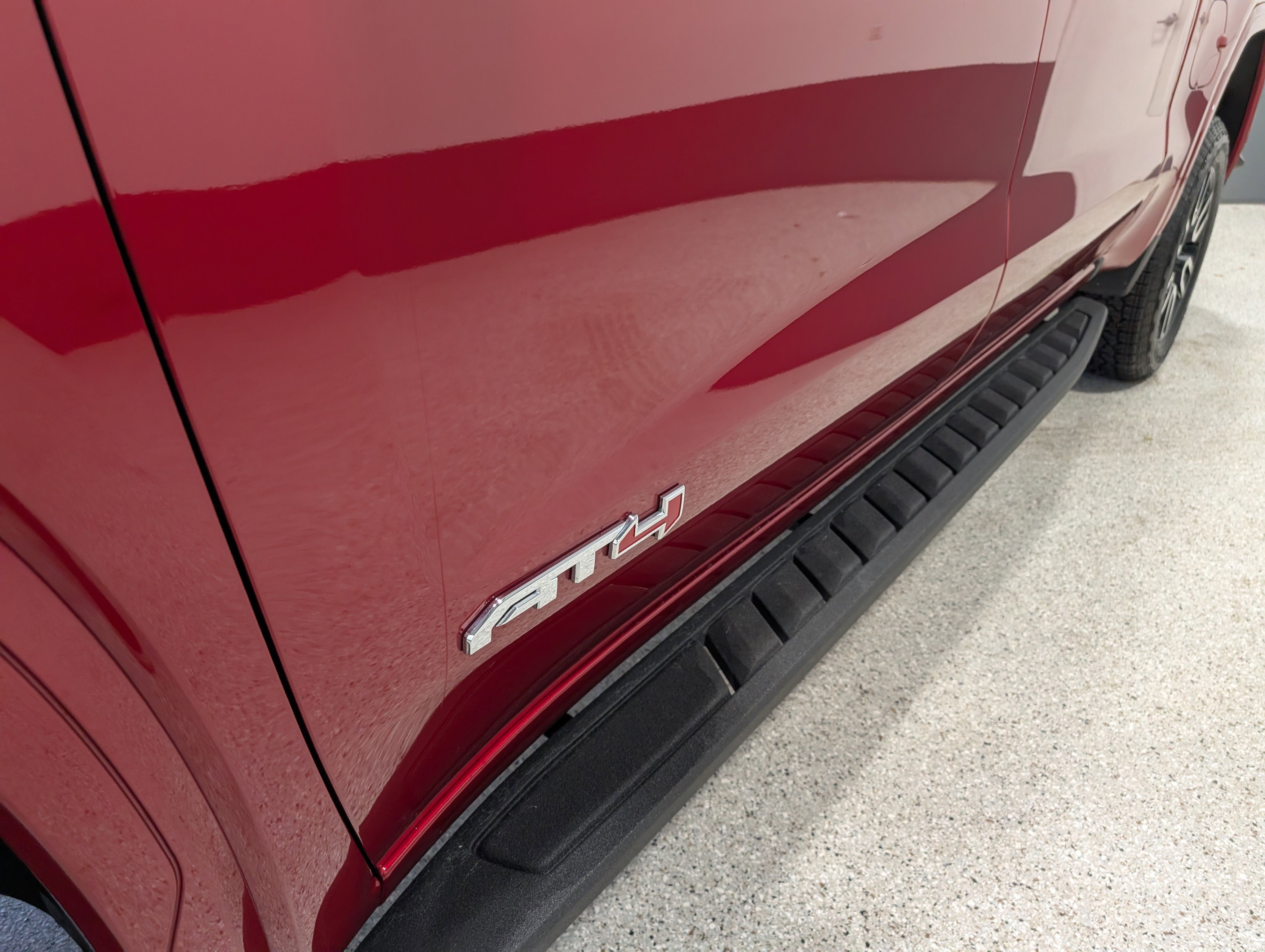 Used 2025 GMC Sierra 1500 AT4 w/ AT4 Premium Package image 9