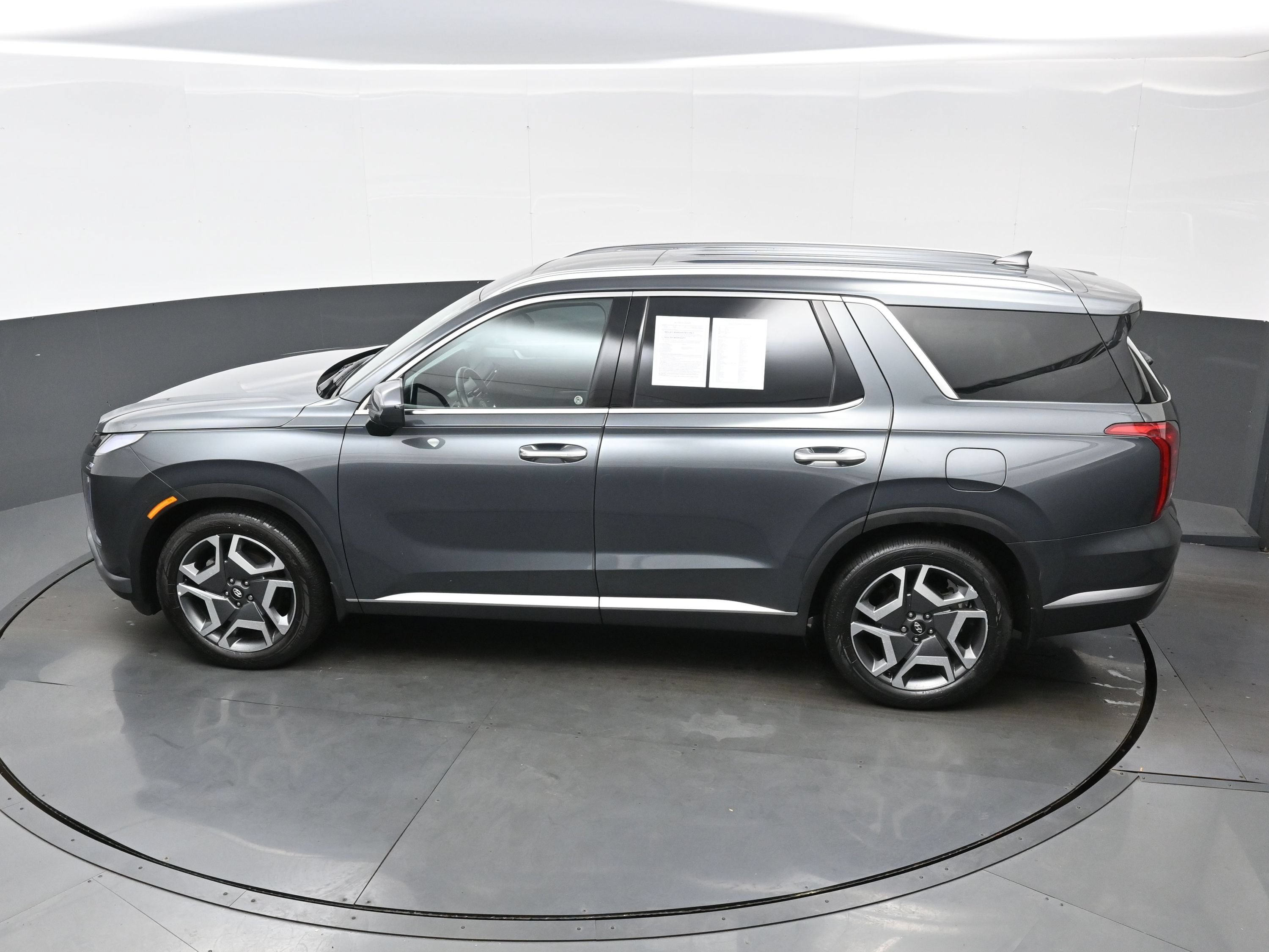 Used 2023 Hyundai Palisade SEL w/ Winter Package AWD/4WD image 36