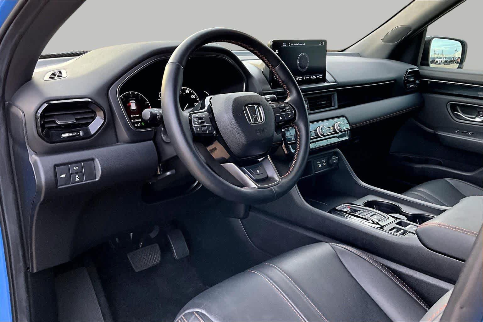 Used 2025 Honda Pilot TrailSport image 17