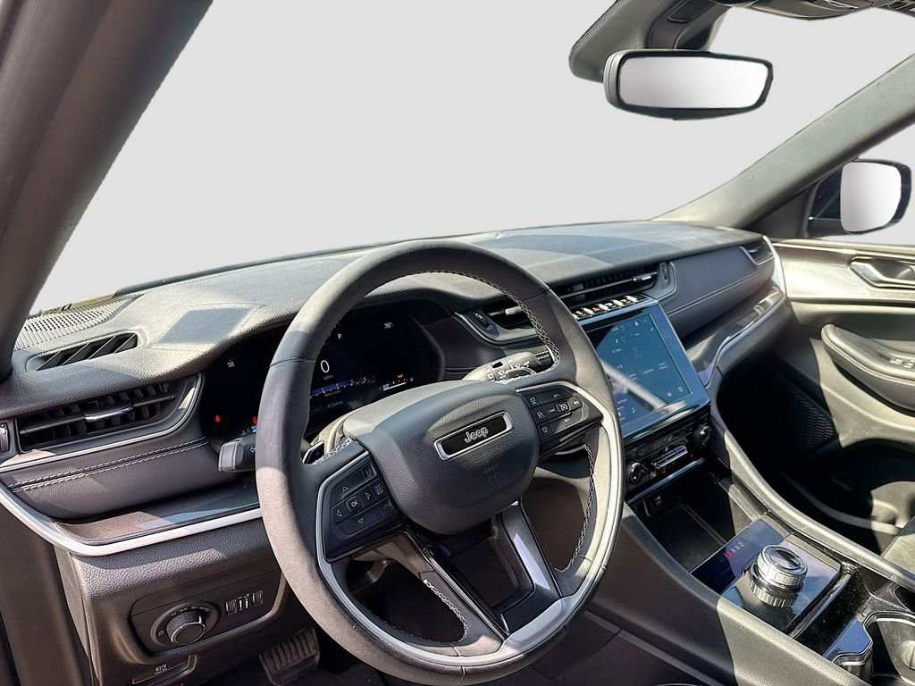 Used 2023 Jeep Grand Cherokee L Laredo image 11