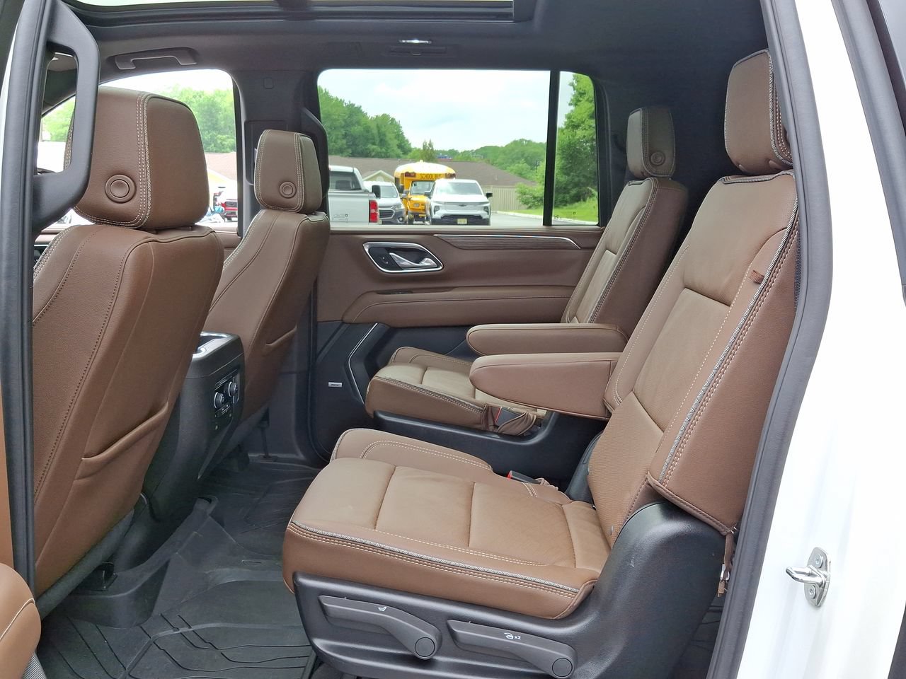 Used 2024 Chevrolet Suburban High Country AWD/4WD image 20