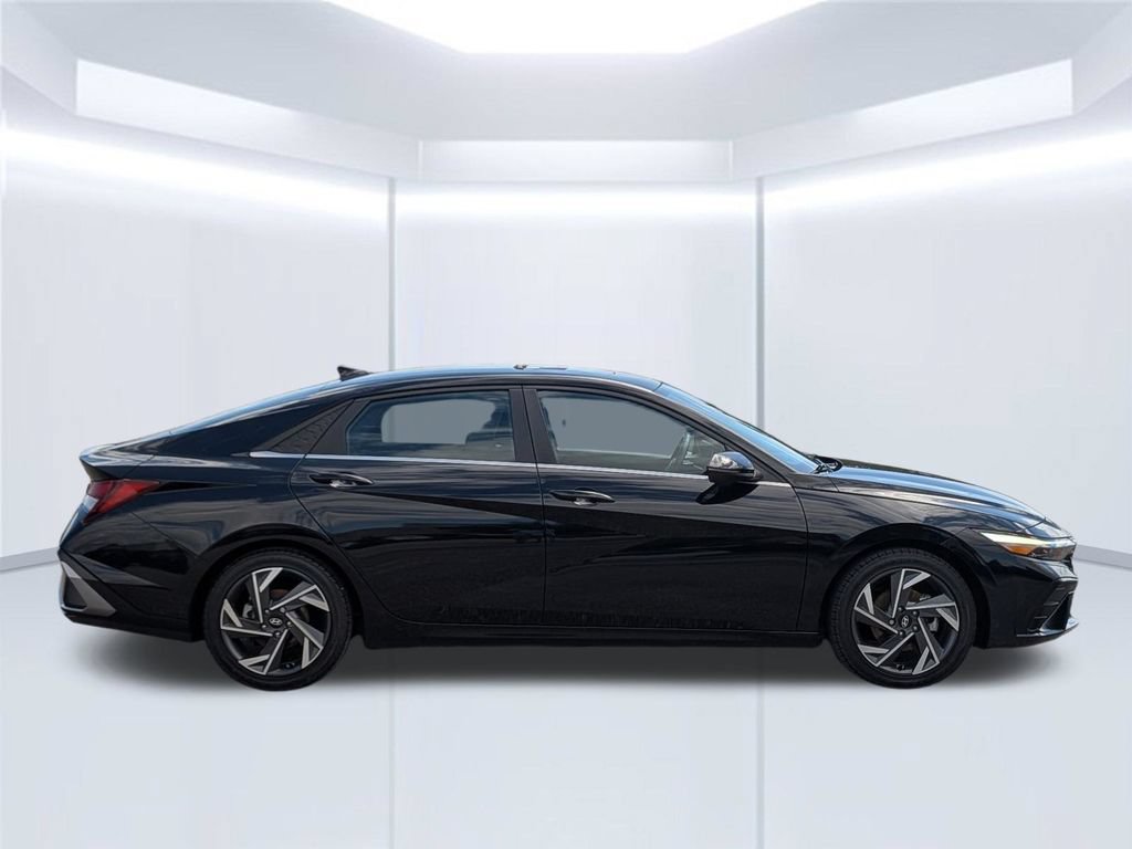 Used 2024 Hyundai Elantra Limited FWD image 8