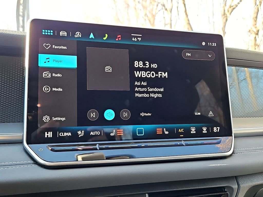 Certified 2025 Volkswagen Tiguan SE image 16