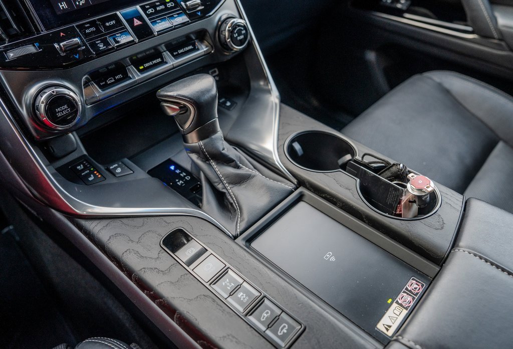 Used 2023 Lexus LX 600 4WD w/ Luxury Package image 13