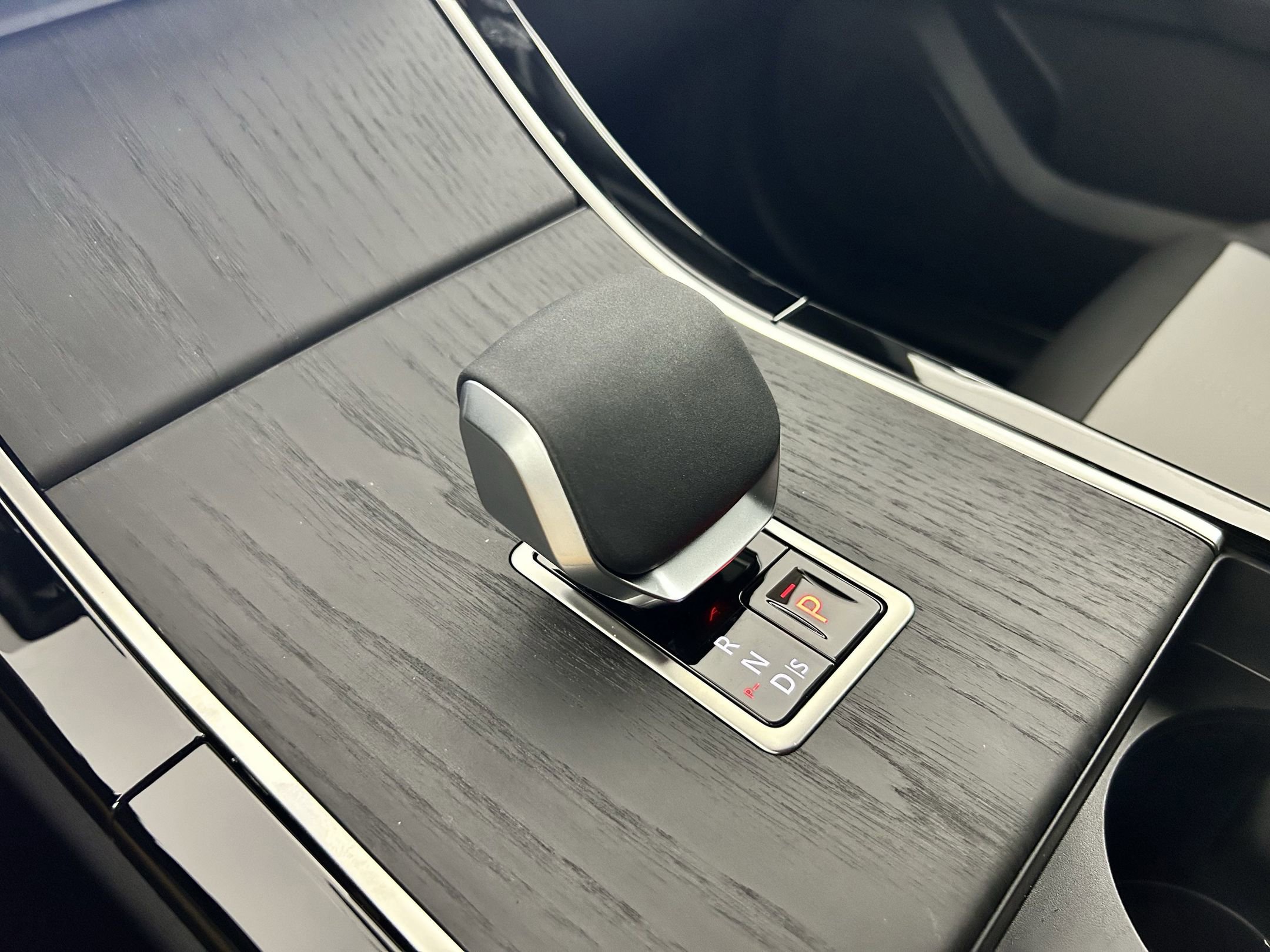 New 2026 Land Rover Range Rover Velar Dynamic SE image 21