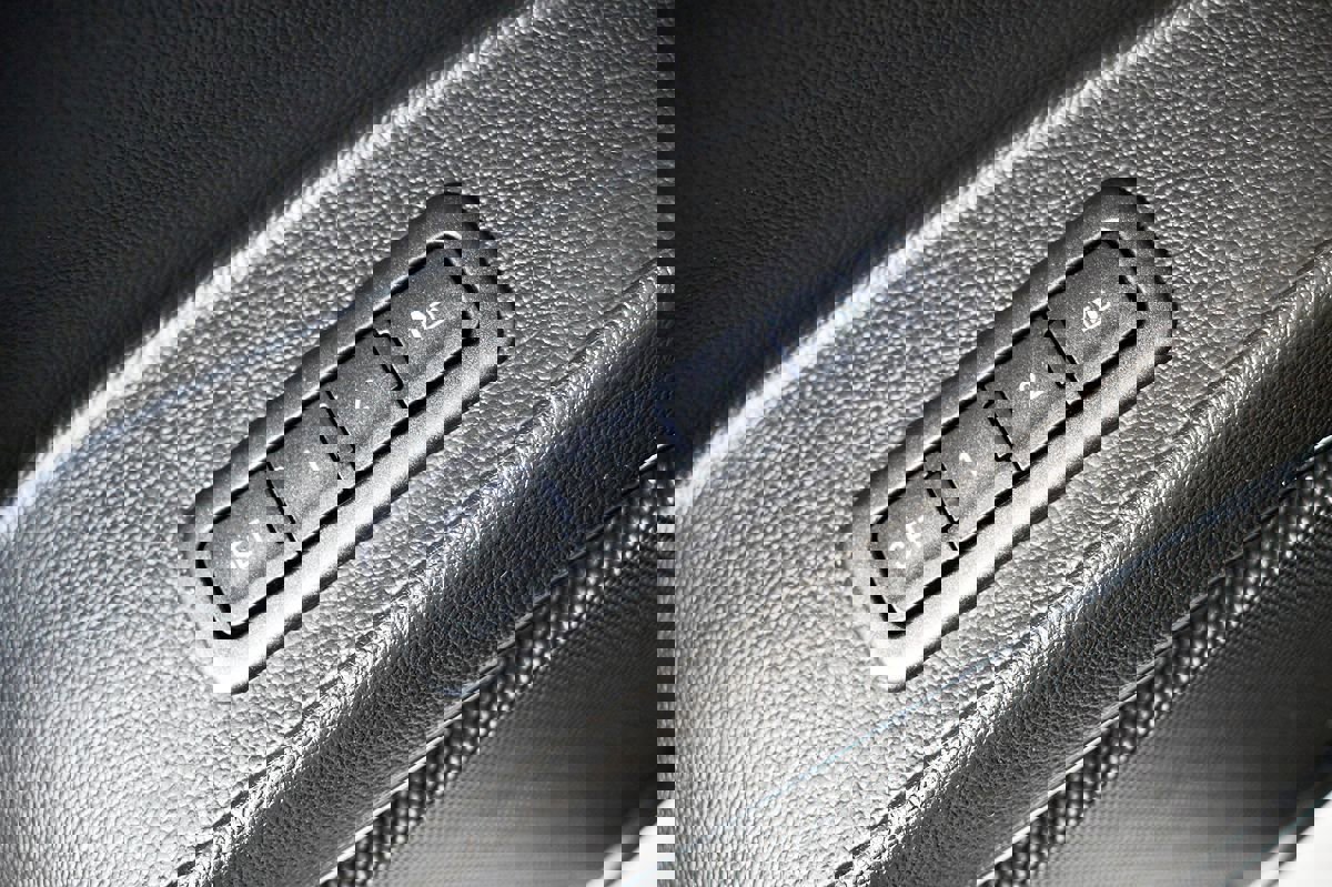 Used 2016 Chevrolet Suburban LTZ image 18