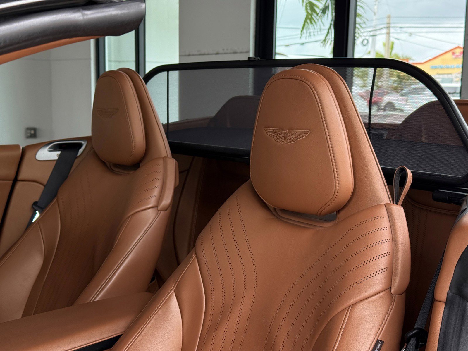 Used 2020 Aston Martin DB11 Volante RWD image 30