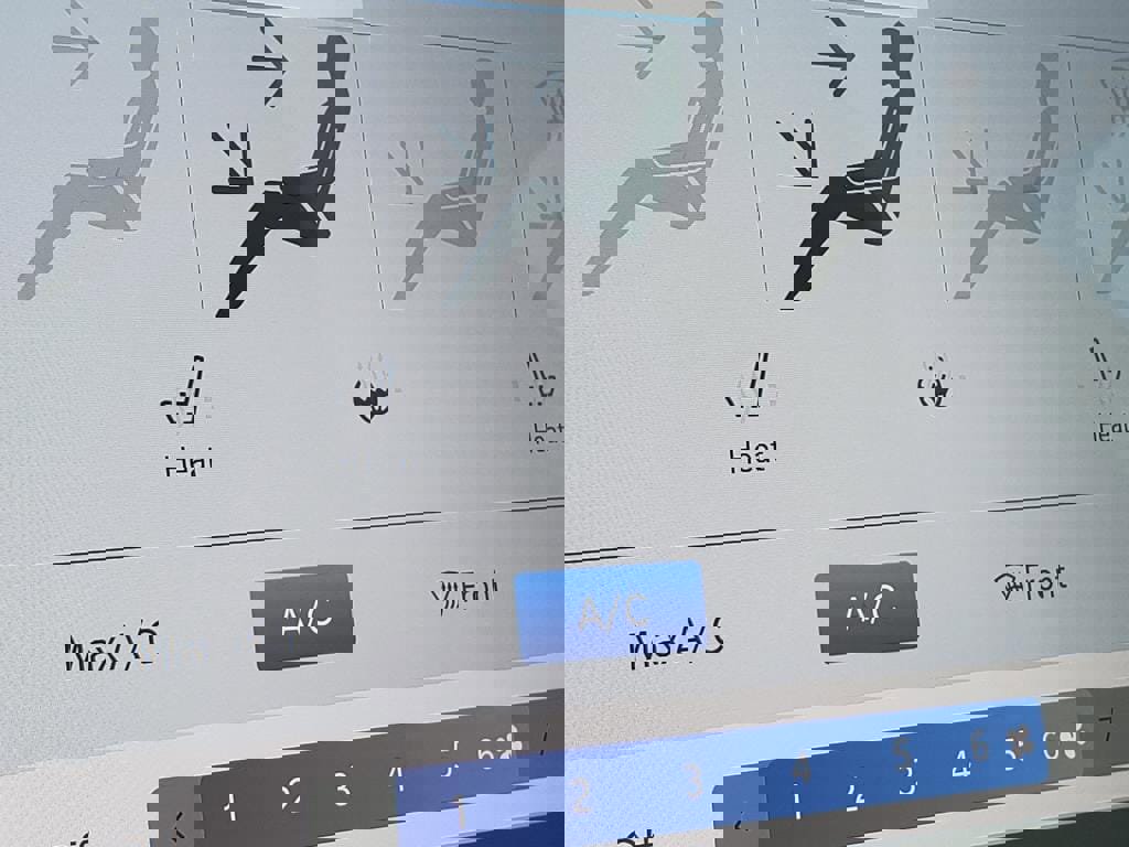 New 2026 Chrysler Voyager LX image 23