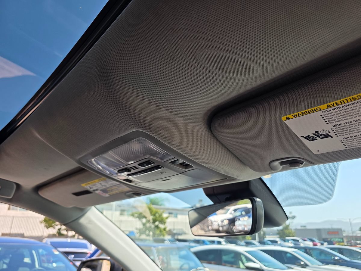 Used 2018 Toyota Highlander SE FWD image 19
