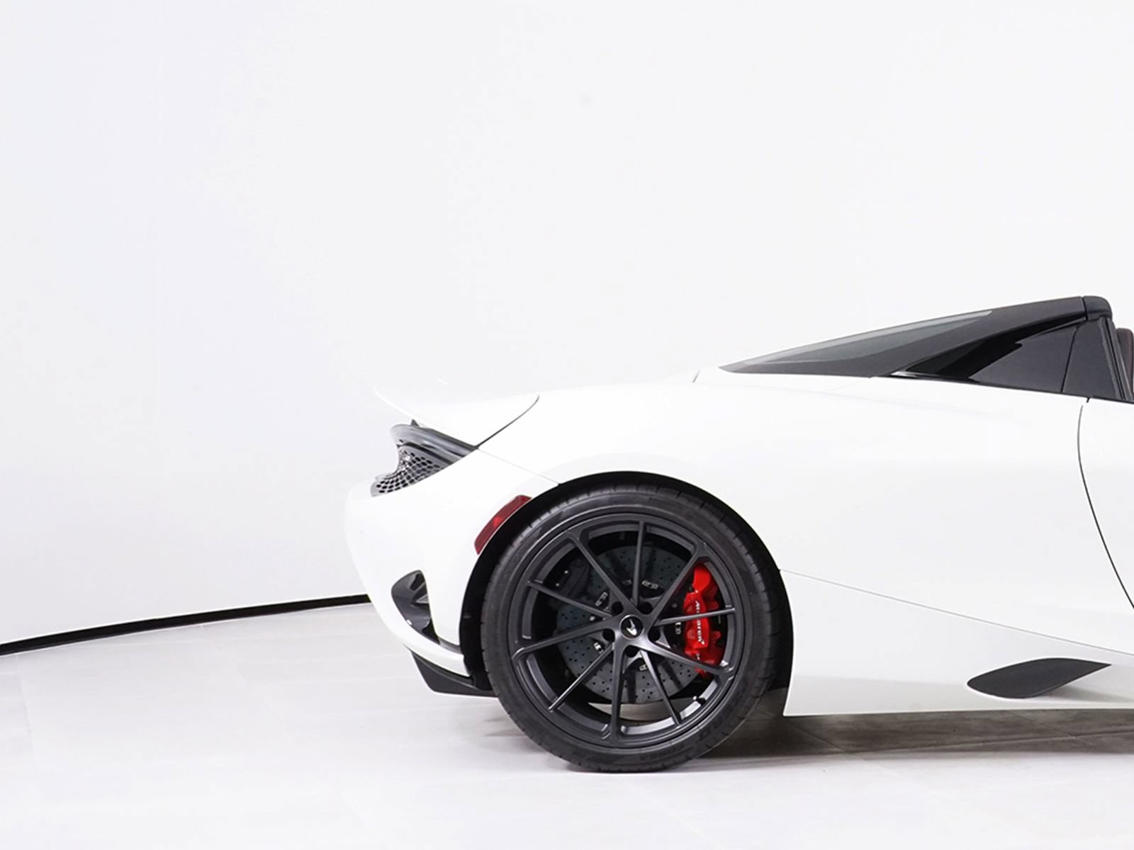 Used 2024 McLaren 750S Spider RWD image 13