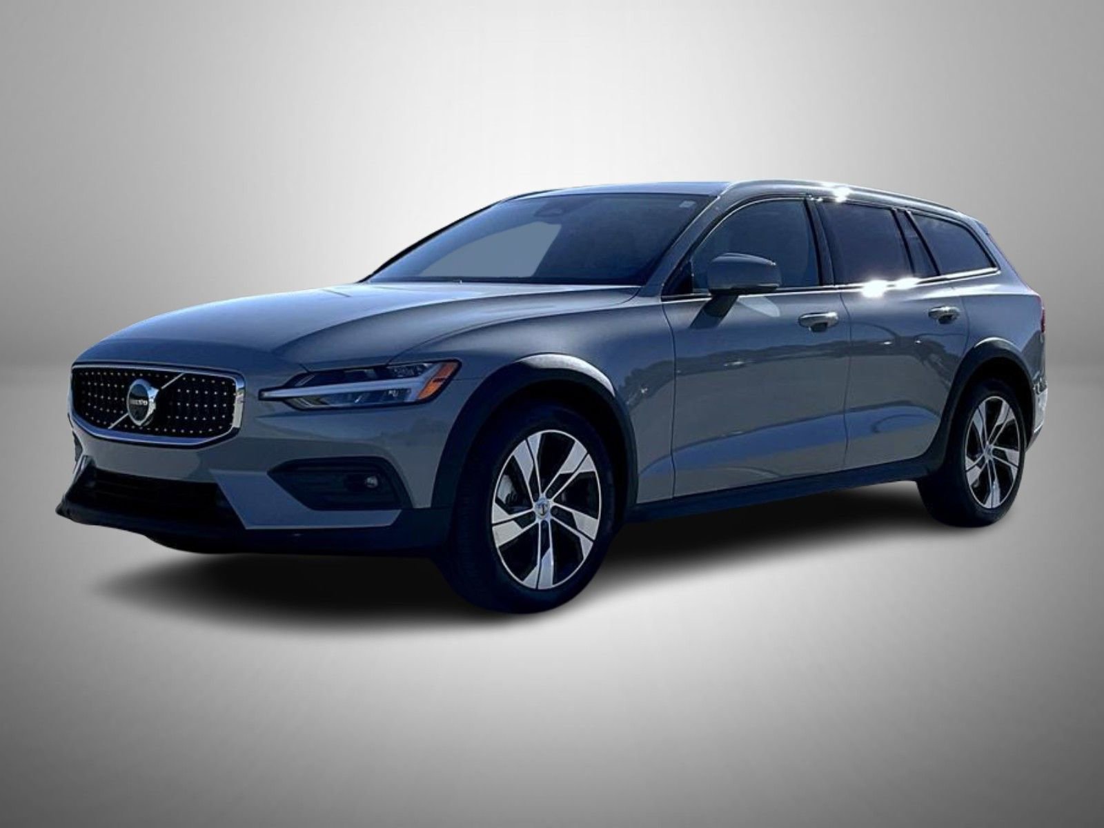 Used 2025 Volvo V60 B5 Cross Country Plus AWD/4WD image 1
